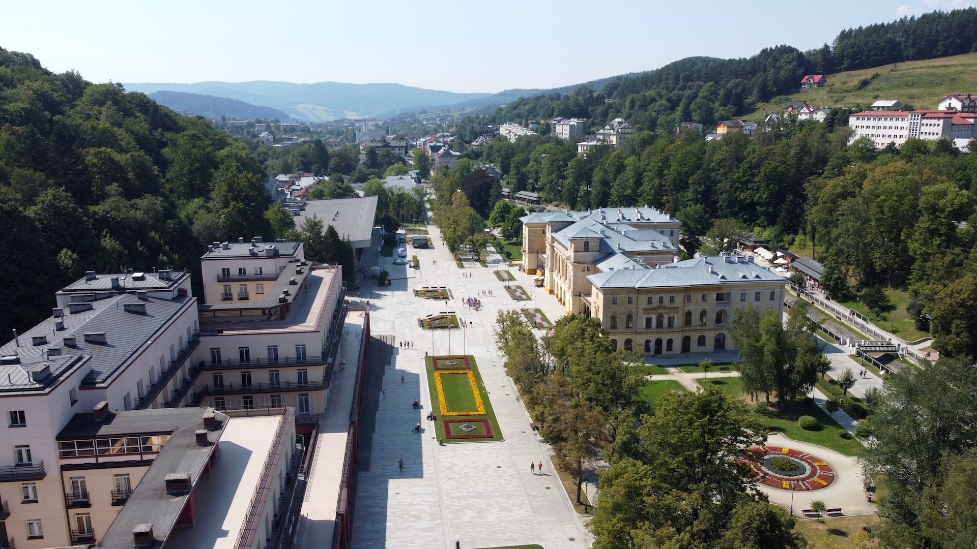 Deptak w Krynicy-Zdroku widok z drona