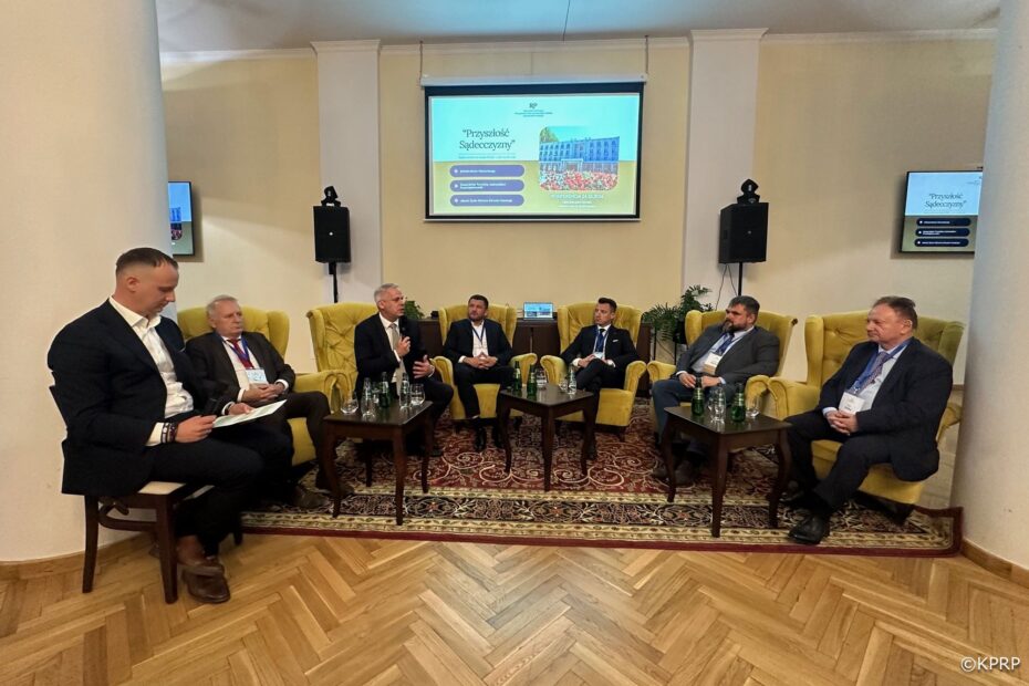 Konferencja „Przyszłość Sądecczyzny” z udziałem ministra Karola Rabendy oraz doradcy Alvina Gajadhura